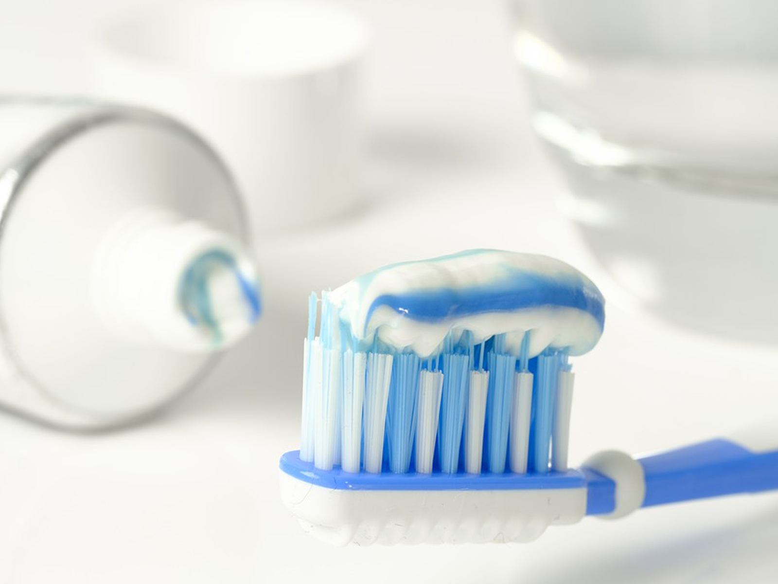 What kind of toothpaste do dentists recommend?