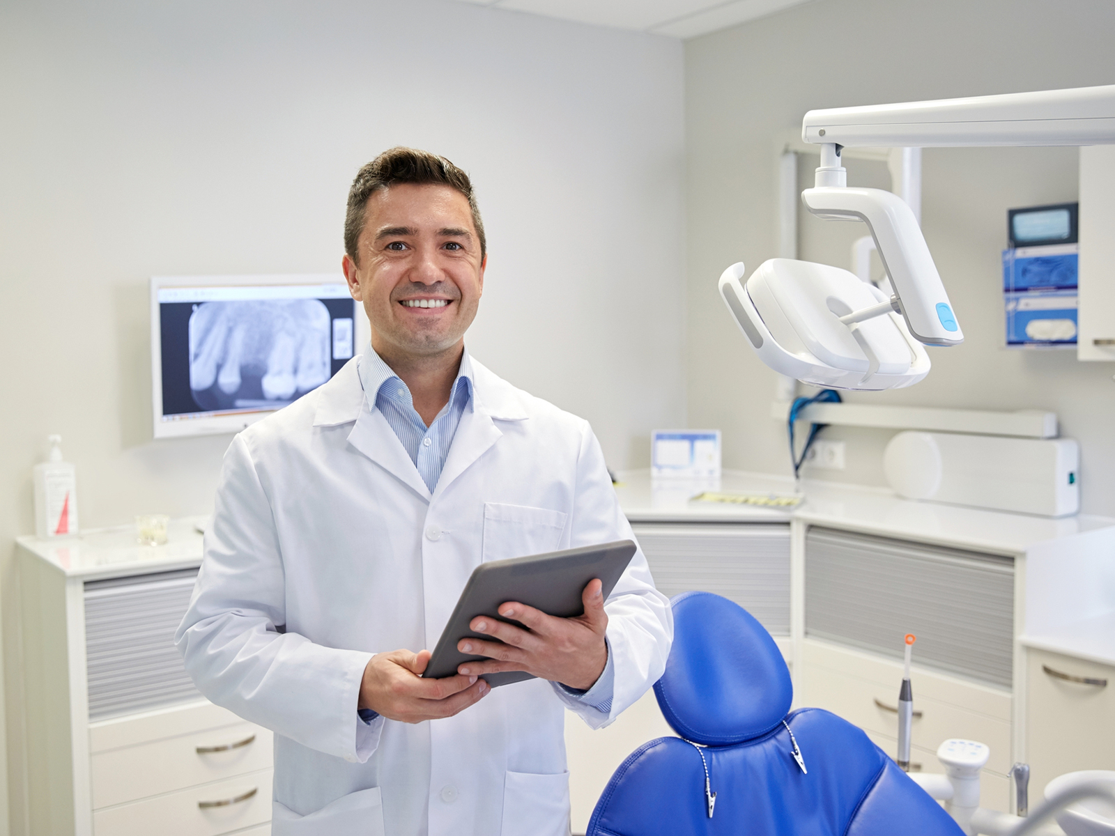 How To Choose Between An Endodontist And A Dentist